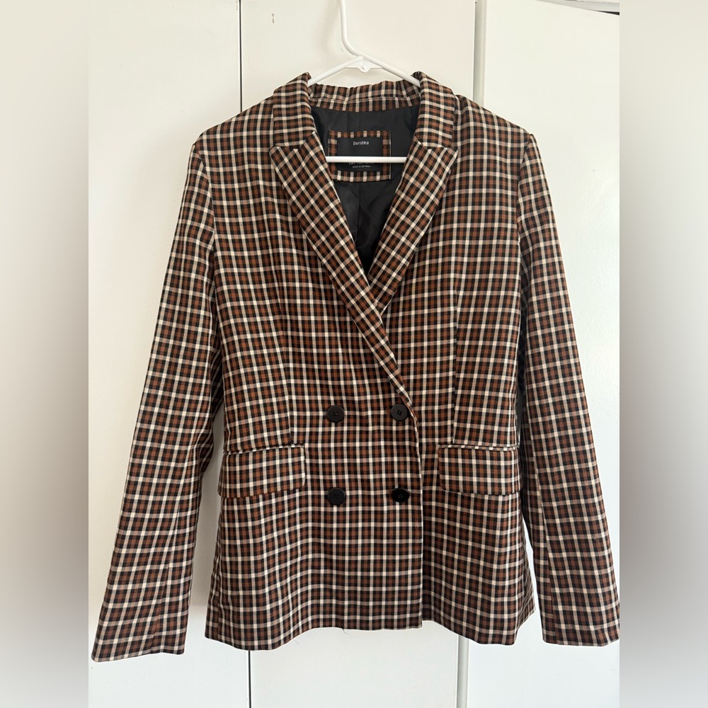 Bershka Plaid Blazer – Size Small
Brown Checkered Double-Breasted